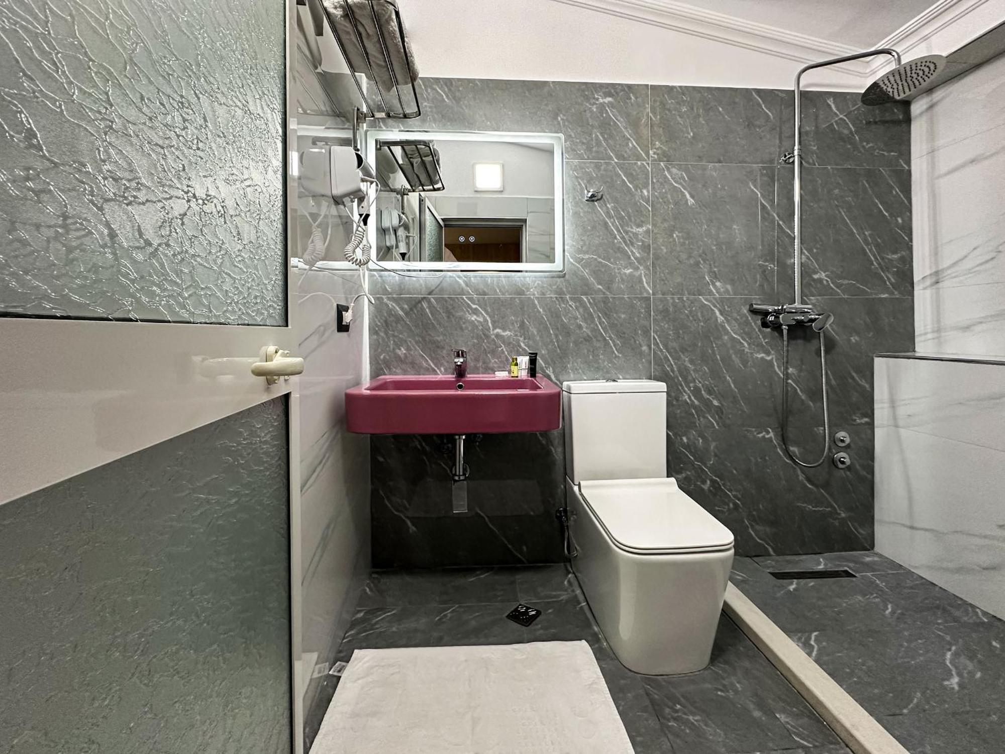Eden Hotel Тирана Экстерьер фото