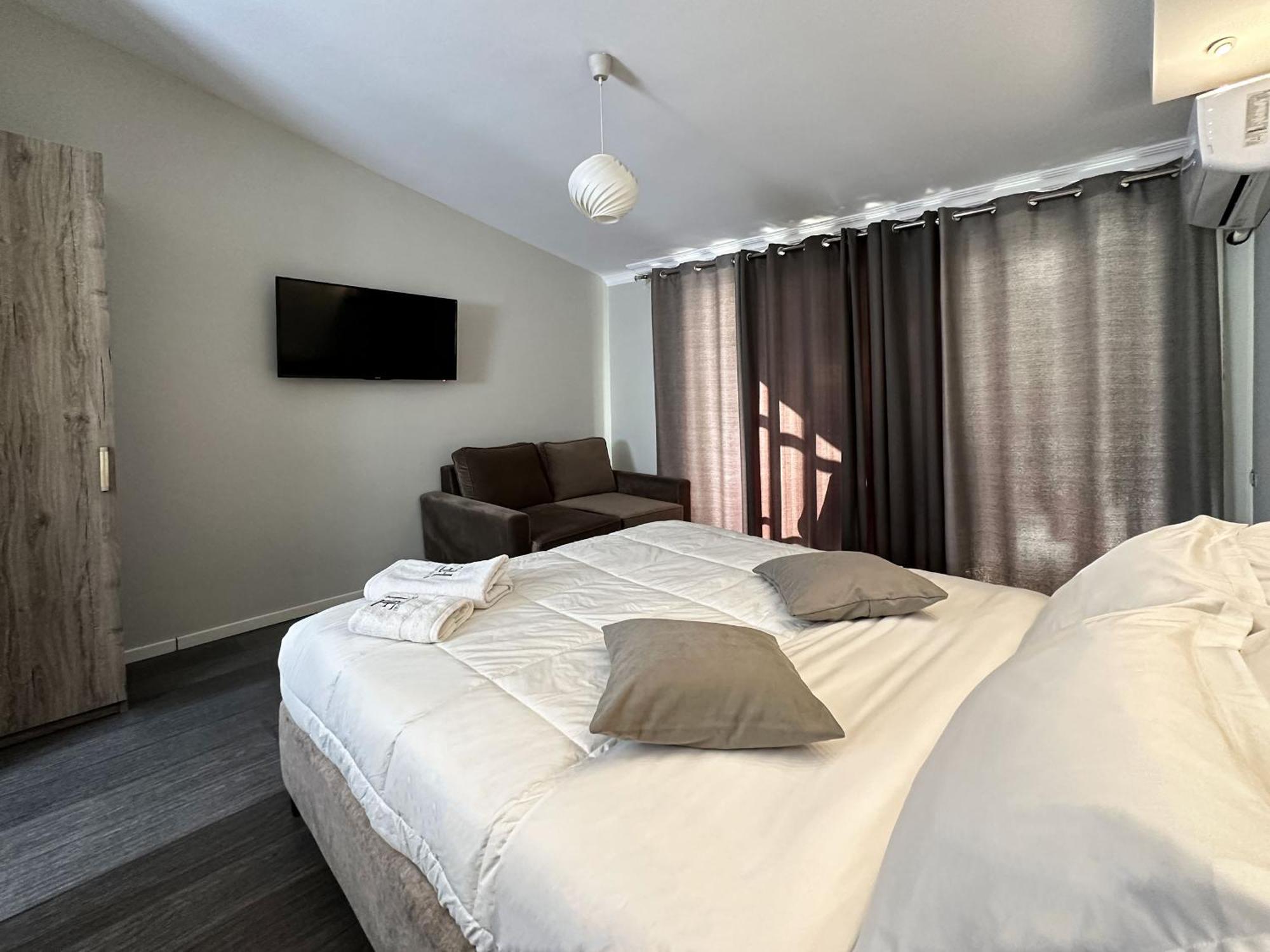 Eden Hotel Тирана Экстерьер фото