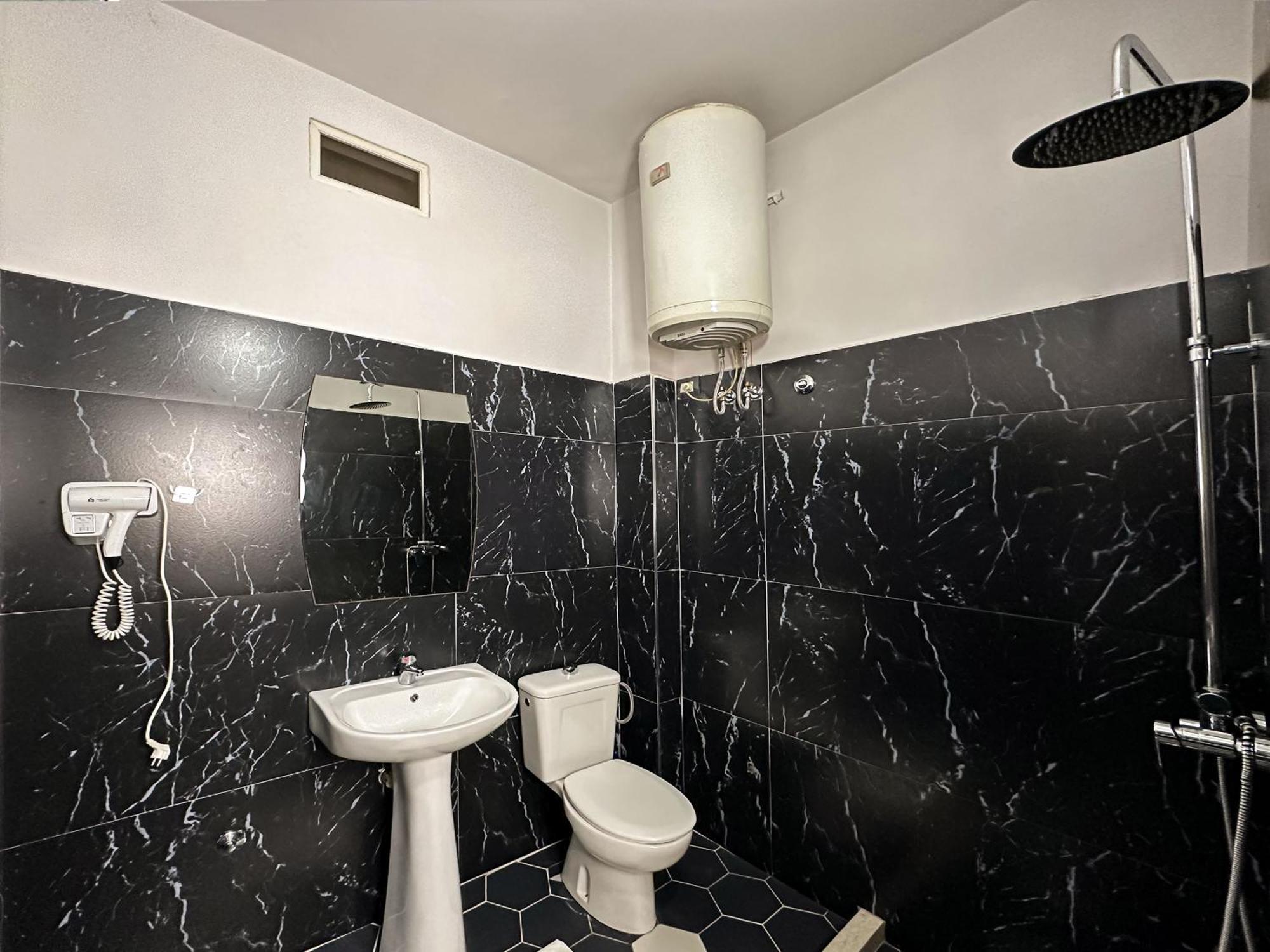 Eden Hotel Тирана Экстерьер фото
